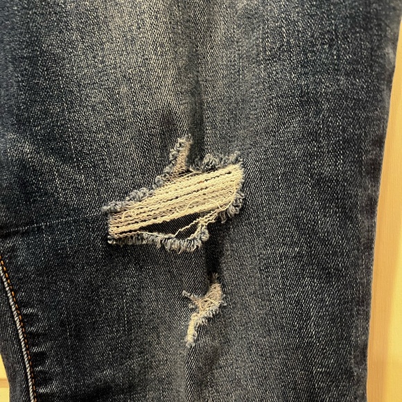 Old Navy Mid-Rise Skinny Ripped Jeans 22 Short - Picture 3 of 7